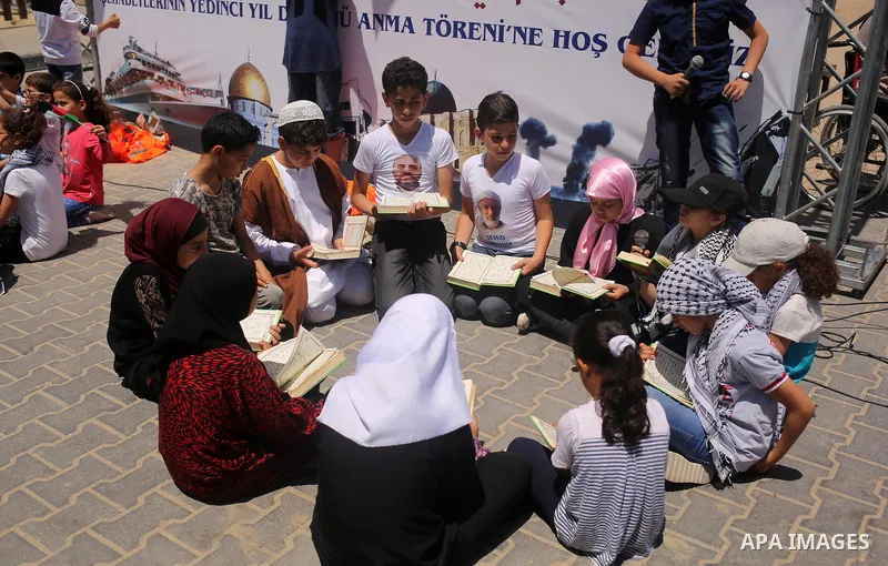 Palestinian children read copies of Koran during a rally to mark the 7th anniversary of the Mavi Marmara Gaza flotilla incident, at the seaport of Gaza City May 31, 2017. Nine activists, eight Turkish and one Turkish-Ame...