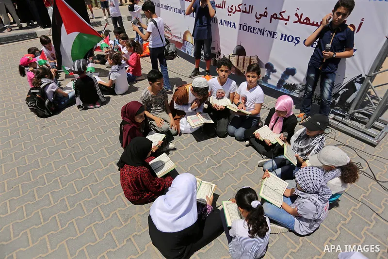 Palestinian children read copies of Koran during a rally to mark the 7th anniversary of the Mavi Marmara Gaza flotilla incident, at the seaport of Gaza City May 31, 2017. Nine activists, eight Turkish and one Turkish-Ame...