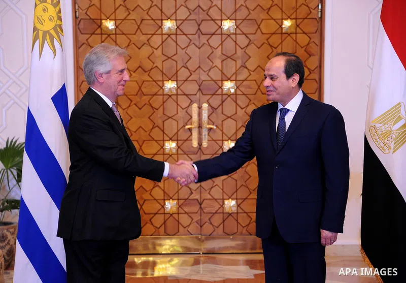 Egyptian President Abdel Fattah al-Sisi shakes hands with Uruguay's President Tabare before their meeting in Cairo, Egypt, on May 31, 2017. Photo by Egyptian President Office