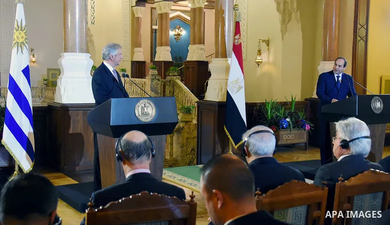 Egyptian President Abdel Fattah al-Sisi and Uruguay's President Tabare Vazquez hold a joint press conference in Cairo, Egypt, on May 31, 2017. Photo by Egyptian President Office
