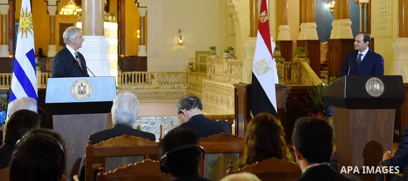 Egyptian President Abdel Fattah al-Sisi and Uruguay's President Tabare Vazquez hold a joint press conference in Cairo, Egypt, on May 31, 2017. Photo by Egyptian President Office