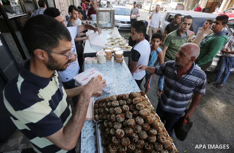 A Palestinian vendor prepares traditional chickpeas known as "Falafel" for breakfasting on the Muslim holy fasting month of Ramadan in Gaza city on June 05, 2017. Ramadan is sacred to Muslims because it is during that mo...