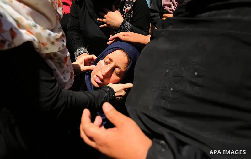 Palestinian women react during the funeral of a 25-year-old Palestinian Fadi al-Najjar who was killed by Israeli fire in the Gaza Strip during clashes with Israeli sceurity forces at the border fence the previous day, in...