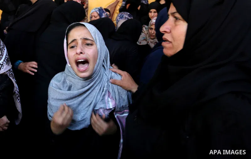Palestinian women react during the funeral of a 25-year-old Palestinian Fadi al-Najjar who was killed by Israeli fire in the Gaza Strip during clashes with Israeli sceurity forces at the border fence the previous day, in...