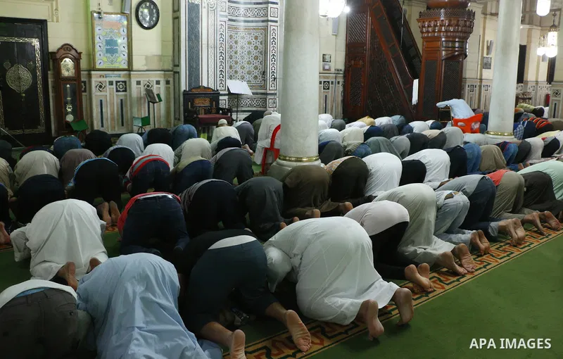Egyptian worshipers perform take part in an evening prayer "Taraweeh", at the Sayeda al-Zeinab mosque, in Cairo on June 7, 2017. Ramadan is sacred to Muslims because it is during that month that tradition says the Koran...