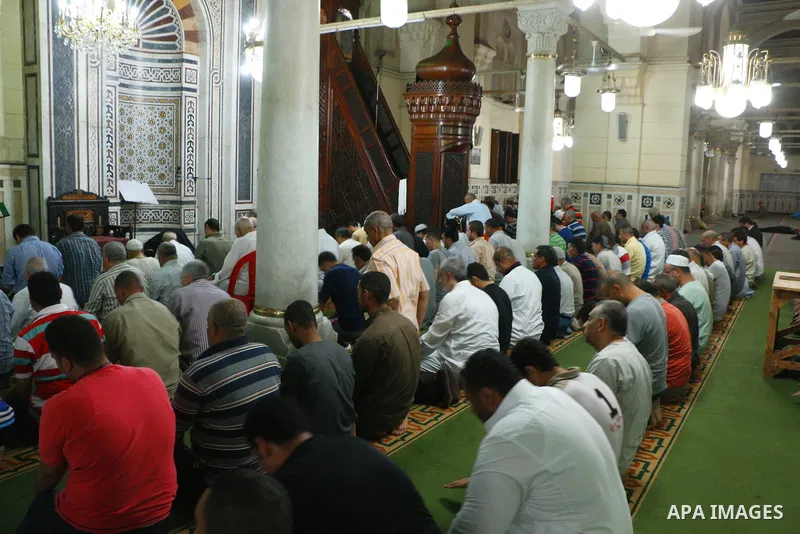 Egyptian worshipers perform take part in an evening prayer "Taraweeh", at the Sayeda al-Zeinab mosque, in Cairo on June 7, 2017. Ramadan is sacred to Muslims because it is during that month that tradition says the Koran...