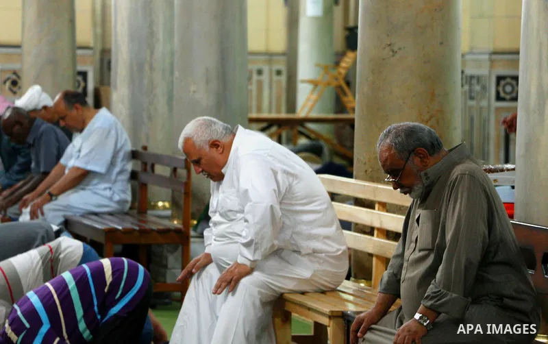 Egyptian worshipers perform take part in an evening prayer "Taraweeh", at the Sayeda al-Zeinab mosque, in Cairo on June 7, 2017. Ramadan is sacred to Muslims because it is during that month that tradition says the Koran...