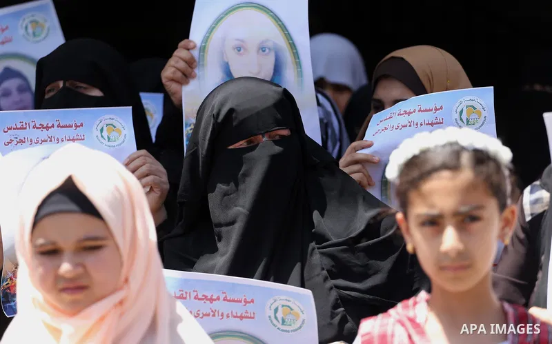 Palestinian women take part in a protest to show solidarity with Palestinian female prisoners held in Israeli jails, in Gaza city on June 08, 2017. Photo by Mohammed Asad