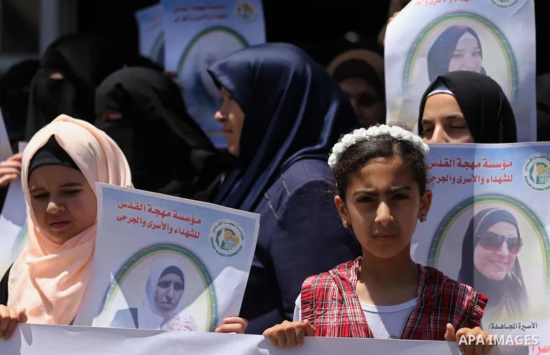 Palestinian women take part in a protest to show solidarity with Palestinian female prisoners held in Israeli jails, in Gaza city on June 08, 2017. Photo by Mohammed Asad
