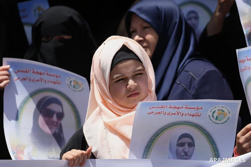 Palestinian women take part in a protest to show solidarity with Palestinian female prisoners held in Israeli jails, in Gaza city on June 08, 2017. Photo by Mohammed Asad