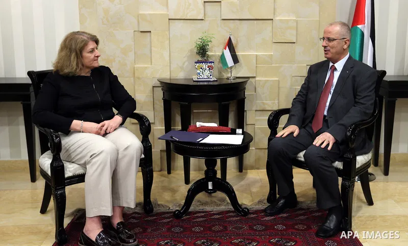 Palestinian Prime Minister Rami Hamdallah meets with delegation from the US agency for international development (USAID), in the West Bank city of Ramallah on June 08, 2017. Photo by Prime Minister Office