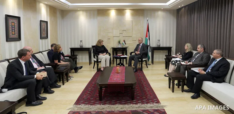 Palestinian Prime Minister Rami Hamdallah meets with delegation from the US agency for international development (USAID), in the West Bank city of Ramallah on June 08, 2017. Photo by Prime Minister Office
