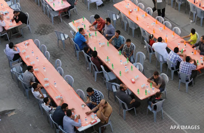 Palestinian Muslims eat their Iftar meal as they break their fast during the holy fasting month of Ramadan, in Gaza city on June 8, 2017. Ramadan is sacred to Muslims because it is during that month that tradition says t...