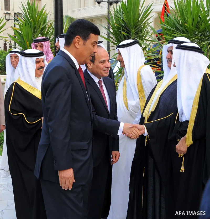 Egyptian President Abdel Fattah al-Sisi welcoming King of Bahrain Hamad bin Issa al-Khalifa upon his arrival in Cairo, on June 8, 2017. Photo by Egyptian President Office