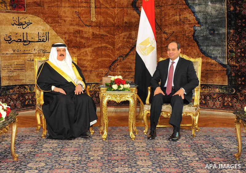 Egyptian President Abdel Fattah al-Sisi meets with King of Bahrain Hamad bin Issa al-Khalifa upon his arrival in Cairo, on June 8, 2017. Photo by Egyptian President Office