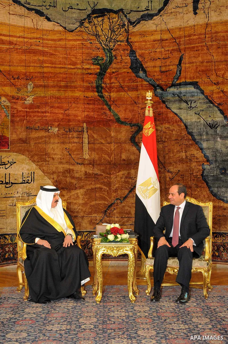 Egyptian President Abdel Fattah al-Sisi meets with King of Bahrain Hamad bin Issa al-Khalifa upon his arrival in Cairo, on June 8, 2017. Photo by Egyptian President Office