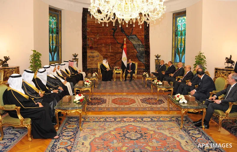 Egyptian President Abdel Fattah al-Sisi meets with King of Bahrain Hamad bin Issa al-Khalifa upon his arrival in Cairo, on June 8, 2017. Photo by Egyptian President Office