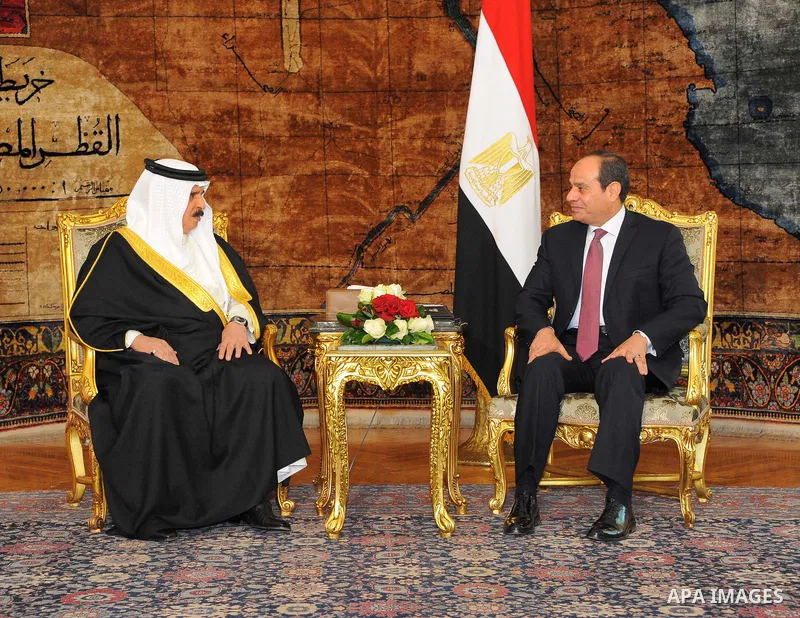 Egyptian President Abdel Fattah al-Sisi meets with King of Bahrain Hamad bin Issa al-Khalifa upon his arrival in Cairo, on June 8, 2017. Photo by Egyptian President Office