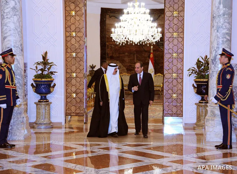 Egyptian President Abdel Fattah al-Sisi meets with King of Bahrain Hamad bin Issa al-Khalifa upon his arrival in Cairo, on June 8, 2017. Photo by Egyptian President Office