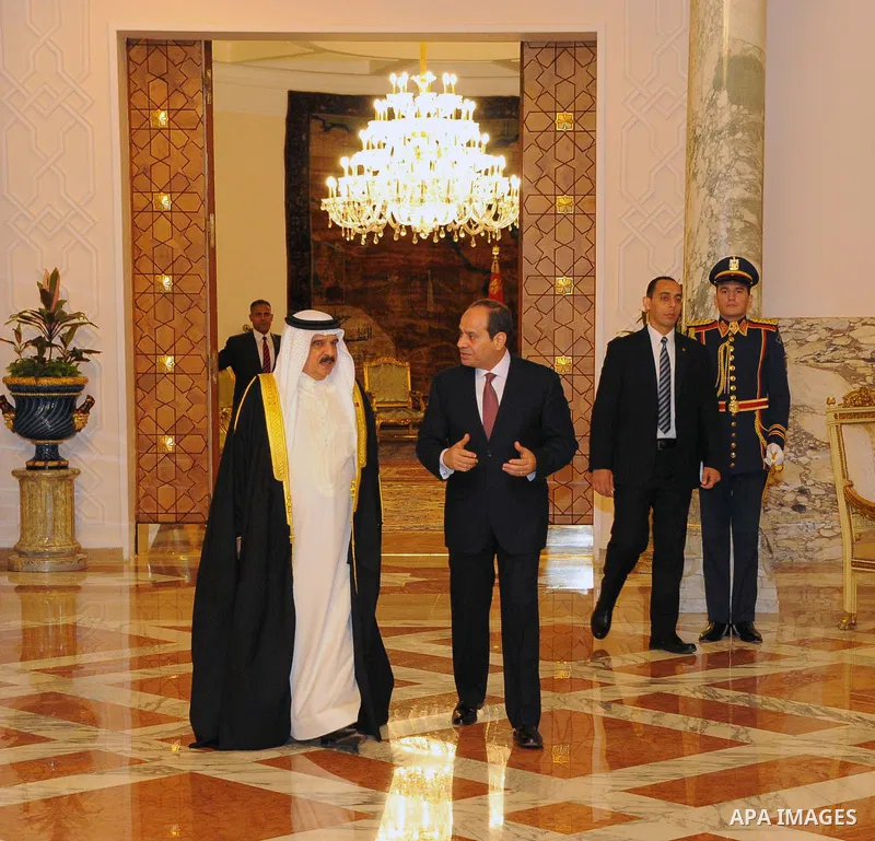 Egyptian President Abdel Fattah al-Sisi meets with King of Bahrain Hamad bin Issa al-Khalifa upon his arrival in Cairo, on June 8, 2017. Photo by Egyptian President Office