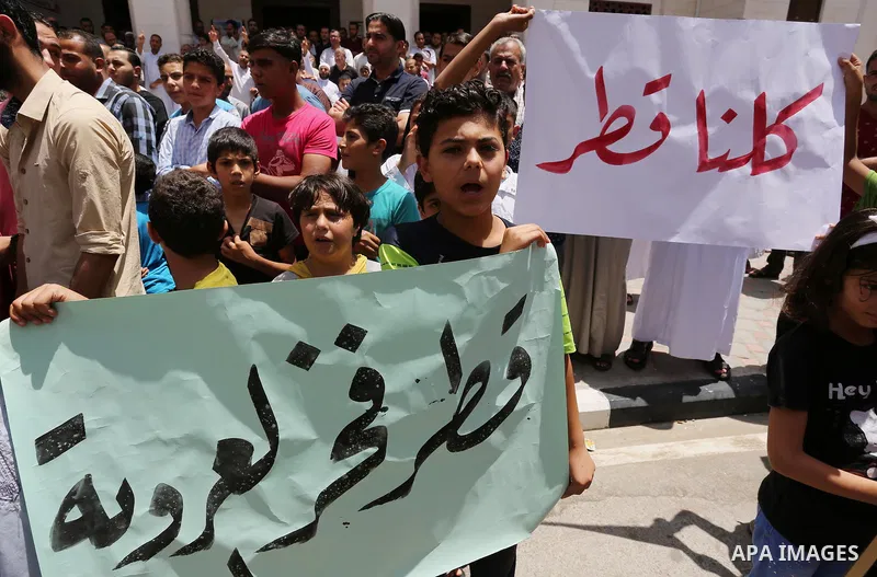 Palestinians take part in a rally in support of Qatar, inside Qatari-funded construction project 'Hamad City', in Khan Younis in the southern Gaza Strip, June 9, 2017. Photo by Ashraf Amra