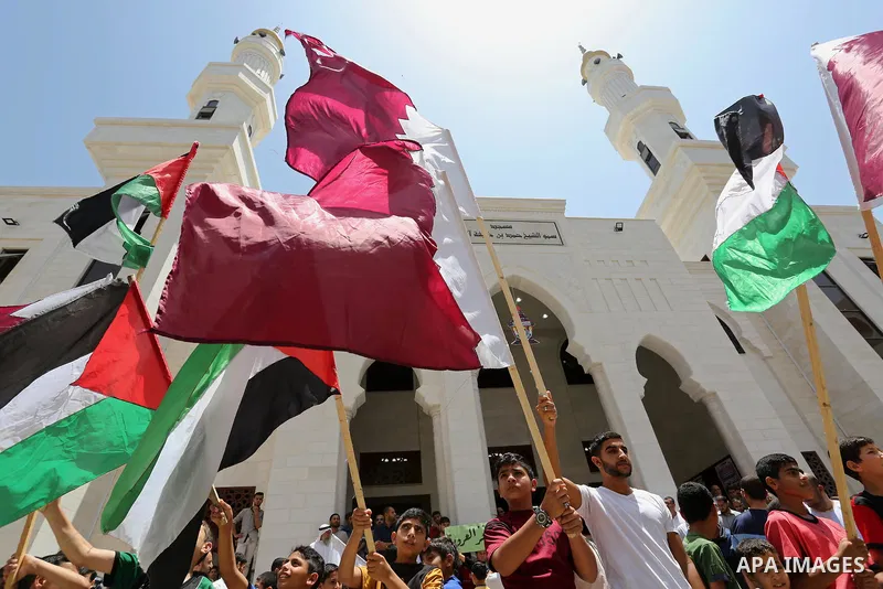 Palestinians take part in a rally in support of Qatar, inside Qatari-funded construction project 'Hamad City', in Khan Younis in the southern Gaza Strip, June 9, 2017. Photo by Ashraf Amra