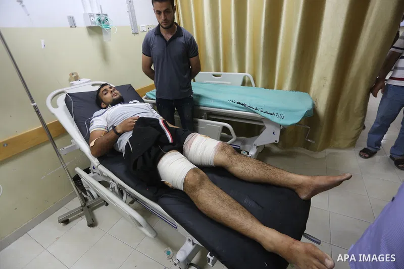 A wounded Palestinian protester receives treatment at a hospital following clashes with Israeli security forces near the border fence east of Jabalia refugee camp on June 9, 2017. Photo by Mohammed Asad