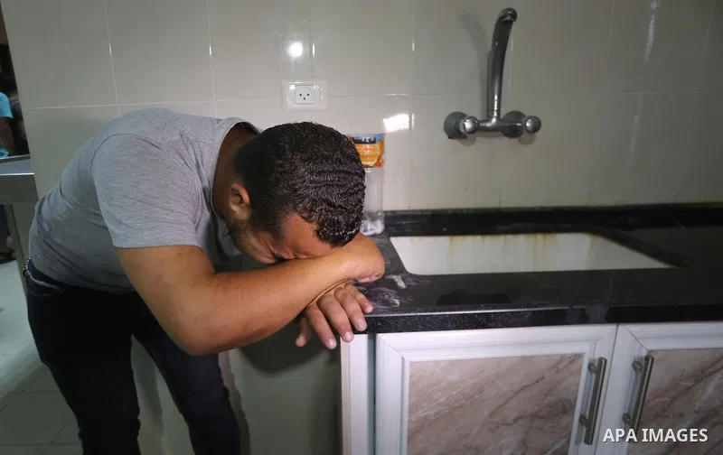 A relative of Palestinian Aaed Goma reacts upon the arrival of his body outside a hospital morgue in the northern Gaza Strip June 9, 2017. Photo by Mohammed Asad