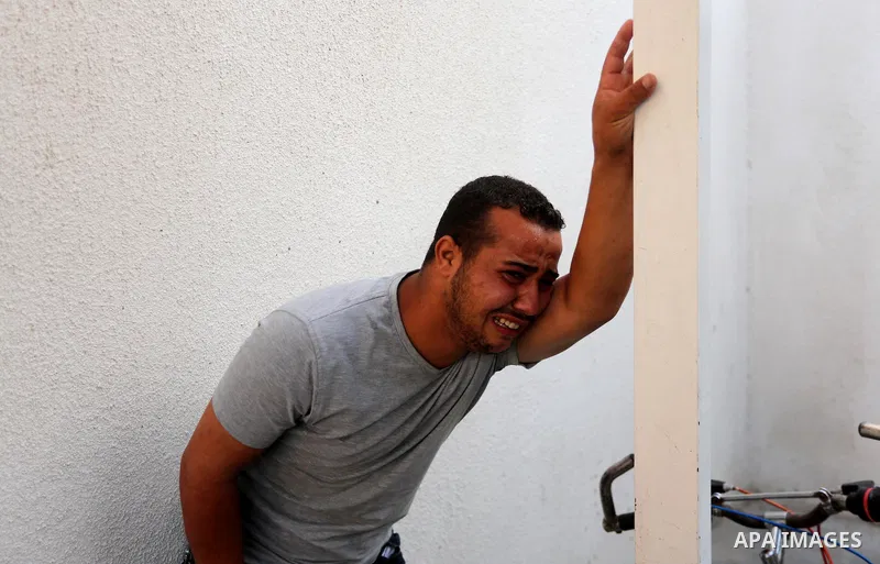 A relative of Palestinian Aaed Goma reacts upon the arrival of his body outside a hospital morgue in the northern Gaza Strip June 9, 2017. Photo by Mohammed Asad
