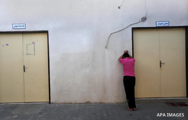A relative of Palestinian Aaed Goma reacts upon the arrival of his body outside a hospital morgue in the northern Gaza Strip June 9, 2017. Photo by Mohammed Asad