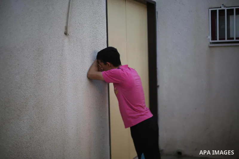 A relative of Palestinian Aaed Goma reacts upon the arrival of his body outside a hospital morgue in the northern Gaza Strip June 9, 2017. Photo by Mohammed Asad