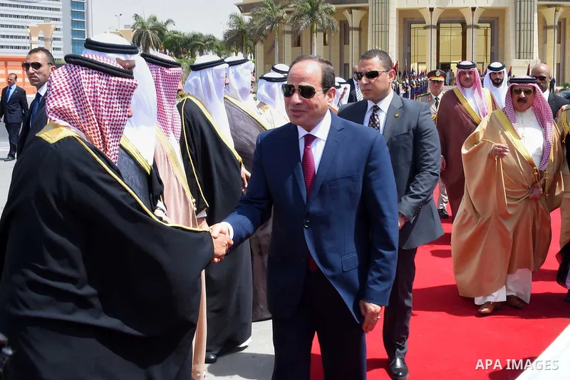 Egyptian President Abdel Fattah Sisi bids farewell to King of Bahrain Hamad bin Issa al-Khalifa at Cairo International Airport in Cairo on June 9, 2017. Photo by Egyptian President Office