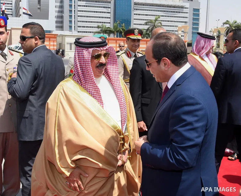 Egyptian President Abdel Fattah Sisi bids farewell to King of Bahrain Hamad bin Issa al-Khalifa at Cairo International Airport in Cairo on June 9, 2017. Photo by Egyptian President Office