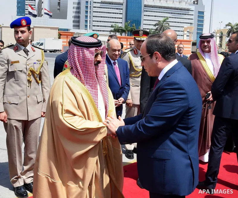 Egyptian President Abdel Fattah Sisi bids farewell to King of Bahrain Hamad bin Issa al-Khalifa at Cairo International Airport in Cairo on June 9, 2017. Photo by Egyptian President Office