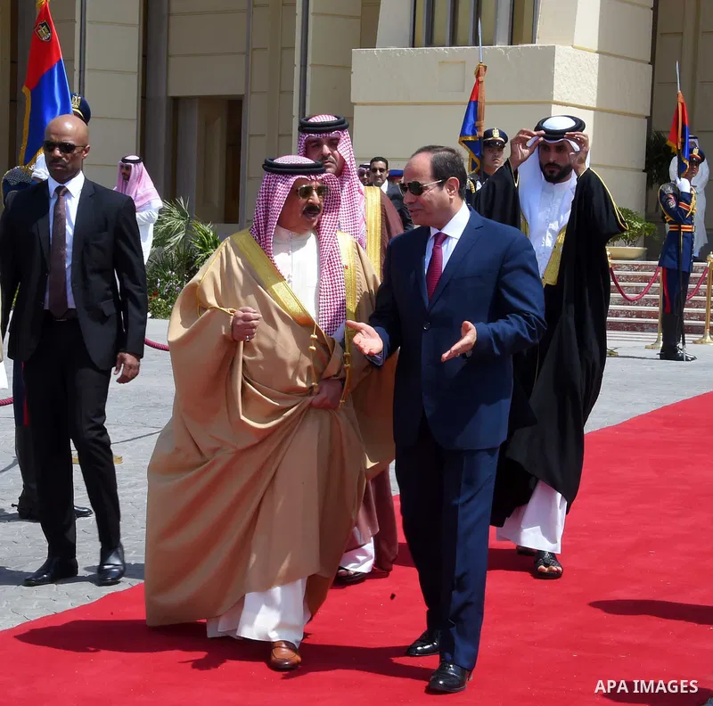 Egyptian President Abdel Fattah Sisi bids farewell to King of Bahrain Hamad bin Issa al-Khalifa at Cairo International Airport in Cairo on June 9, 2017. Photo by Egyptian President Office