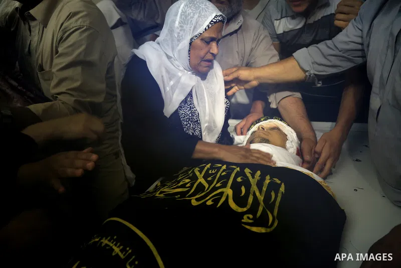 Palestinians mourn over the body of Aaed Goma, 35, who was killed by Israeli gunfire during clashes, in Jabalia refugee camp in the northern Gaza strip on June 09, 2017. Photo by Dawod Abo Elkass