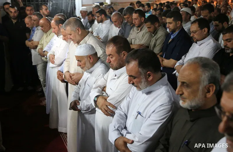 Palestinian mourners pray over the body of Aaed Goma, 35, who was killed by Israeli gunfire during clashes, in Jabalia refugee camp in the northern Gaza strip on June 09, 2017. Photo by Dawod Abo Elkass