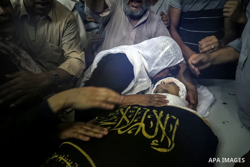 Palestinians mourn over the body of Aaed Goma, 35, who was killed by Israeli gunfire during clashes, in Jabalia refugee camp in the northern Gaza strip on June 09, 2017. Photo by Dawod Abo Elkass