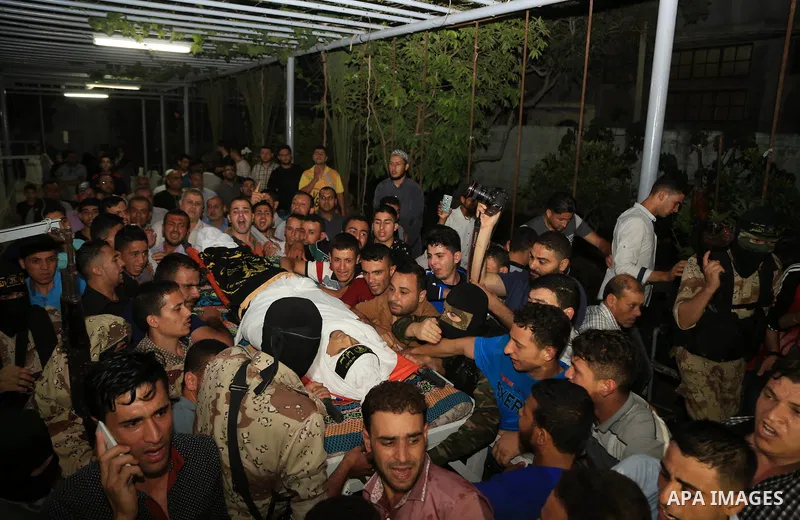 Palestinian mourners carry the body of Aaed Goma, 35, who was killed by Israeli gunfire during clashes, in Jabalia refugee camp in the northern Gaza strip on June 09, 2017. Photo by Dawod Abo Elkass