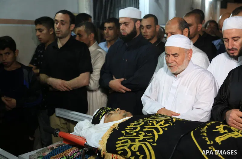 Palestinian mourners pray over the body of Aaed Goma, 35, who was killed by Israeli gunfire during clashes, in Jabalia refugee camp in the northern Gaza strip on June 09, 2017. Photo by Dawod Abo Elkass