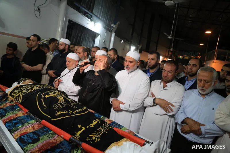 Palestinian mourners pray over the body of Aaed Goma, 35, who was killed by Israeli gunfire during clashes, in Jabalia refugee camp in the northern Gaza strip on June 09, 2017. Photo by Dawod Abo Elkass