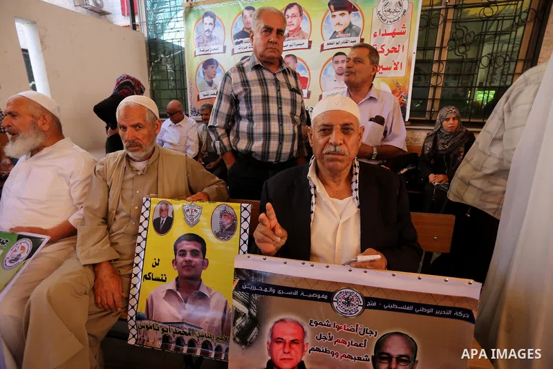 Palestinians take part in a protest to show solidarity with Palestinian prisoners held in Israeli jails, in front of Red cross office in Gaza city on June 12, 2017. Photo by Mohammed Asad