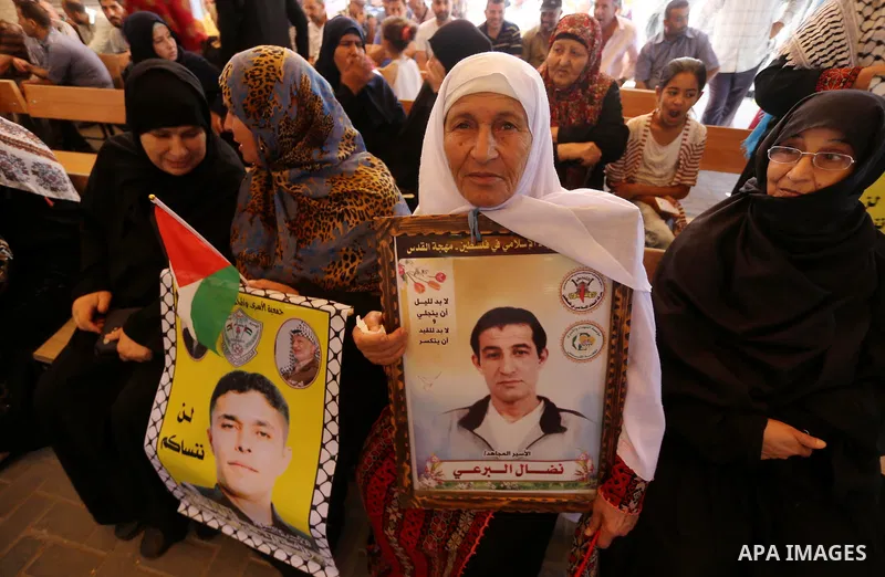 Palestinians take part in a protest to show solidarity with Palestinian prisoners held in Israeli jails, in front of Red cross office in Gaza city on June 12, 2017. Photo by Mohammed Asad