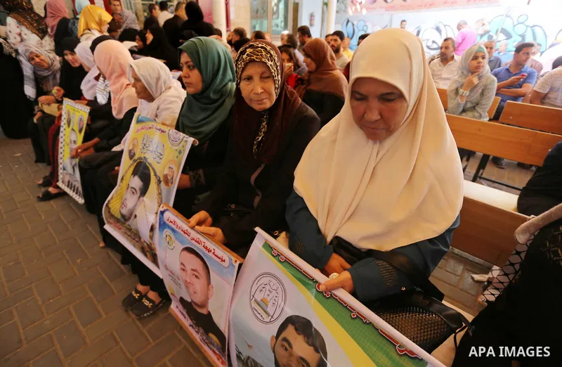 Palestinians take part in a protest to show solidarity with Palestinian prisoners held in Israeli jails, in front of Red cross office in Gaza city on June 12, 2017. Photo by Mohammed Asad