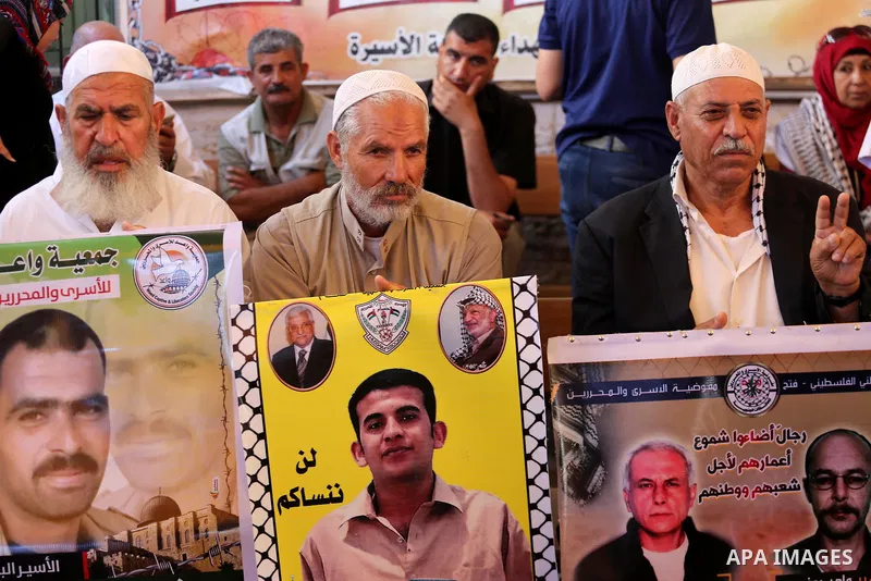 Palestinians take part in a protest to show solidarity with Palestinian prisoners held in Israeli jails, in front of Red cross office in Gaza city on June 12, 2017. Photo by Mohammed Asad