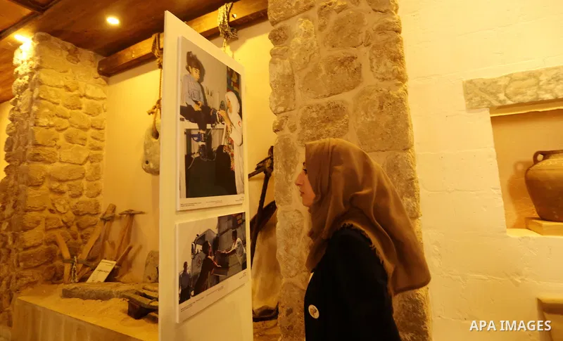 Palestinians participate in a photo gallery organized by Red cross (ICRC) on the occasion of over 50 years of its presence in the occupied Palestinian territories, in Gaza city on June 13, 2017. Photo by Ashraf Amra