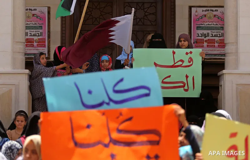 Palestinian women take part in a rally in support of Qatar, inside Qatari-funded construction project 'Hamad City', in Khan Younis in the southern Gaza Strip, June 14, 2017. Photo by Ashraf Amra