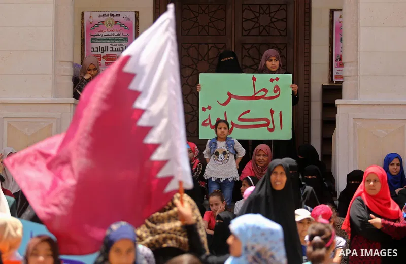 Palestinian women take part in a rally in support of Qatar, inside Qatari-funded construction project 'Hamad City', in Khan Younis in the southern Gaza Strip, June 14, 2017. Photo by Ashraf Amra