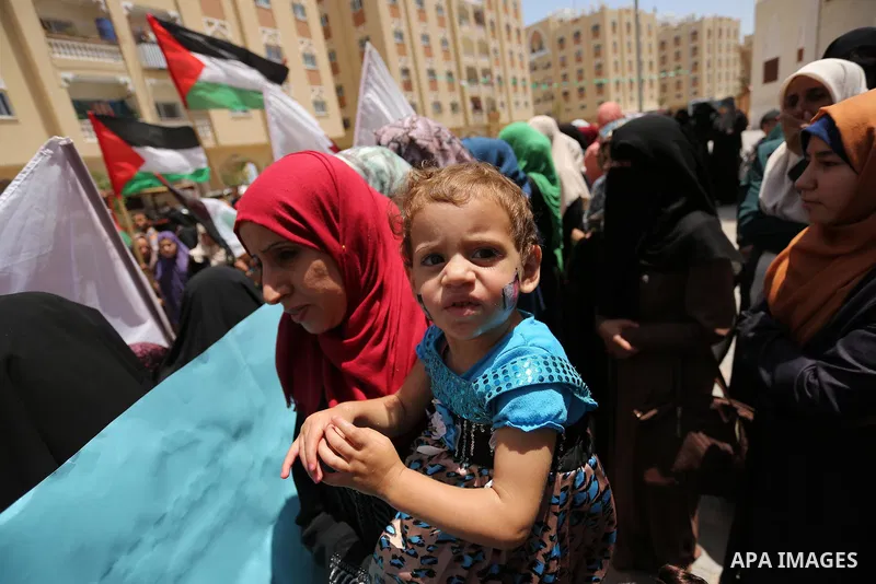 Palestinian women take part in a rally in support of Qatar, inside Qatari-funded construction project 'Hamad City', in Khan Younis in the southern Gaza Strip, June 14, 2017. Photo by Ashraf Amra