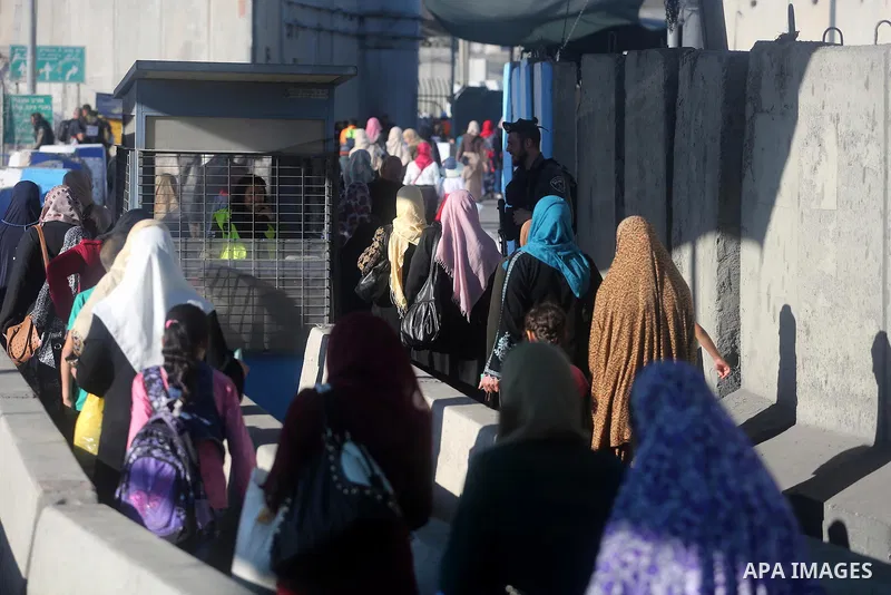 Palestinians make their way through the Israeli Qalandia checkpoint, in the occupied West Bank between Ramallah and Jerusalem, to attend Friday prayer of the holy fasting month of Ramadan in Jerusalem's al-Aqsa mosque, o...